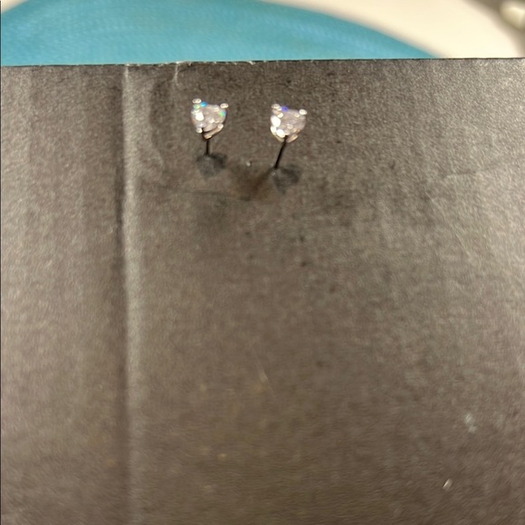NWOT Elegant Rhinestone Heart Stud Earrings 18K White Gold Plated - Picture 3 of 16